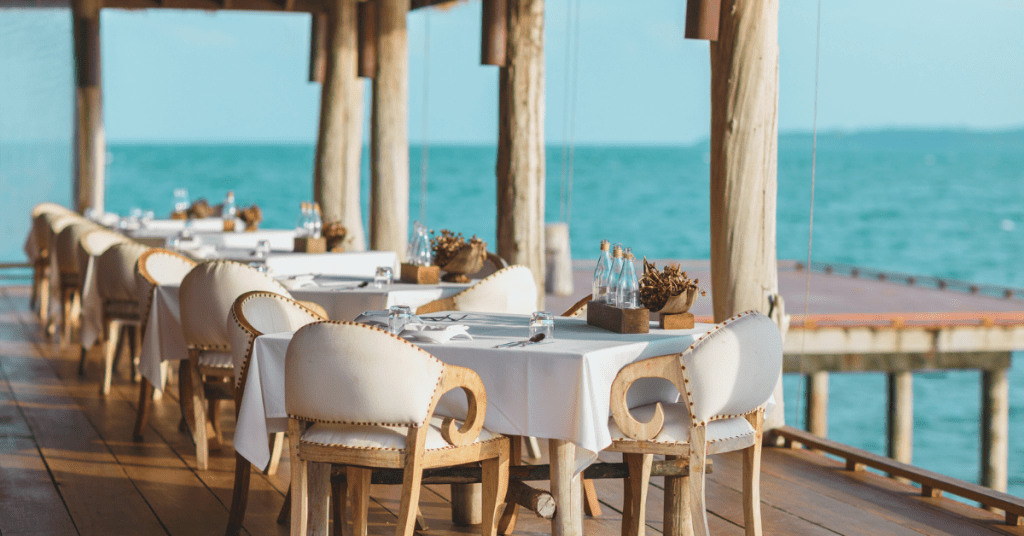Discover the best seaside dining spots this summer. Enjoy fresh seafood at the Whitstable Oyster Company in Kent, sustainable dishes at Hive Beach Café in Dorset, and hearty meals at The Hidden Hut in Cornwall. These beachside restaurants offer delicious food and breathtaking views, perfect for your next summer outing